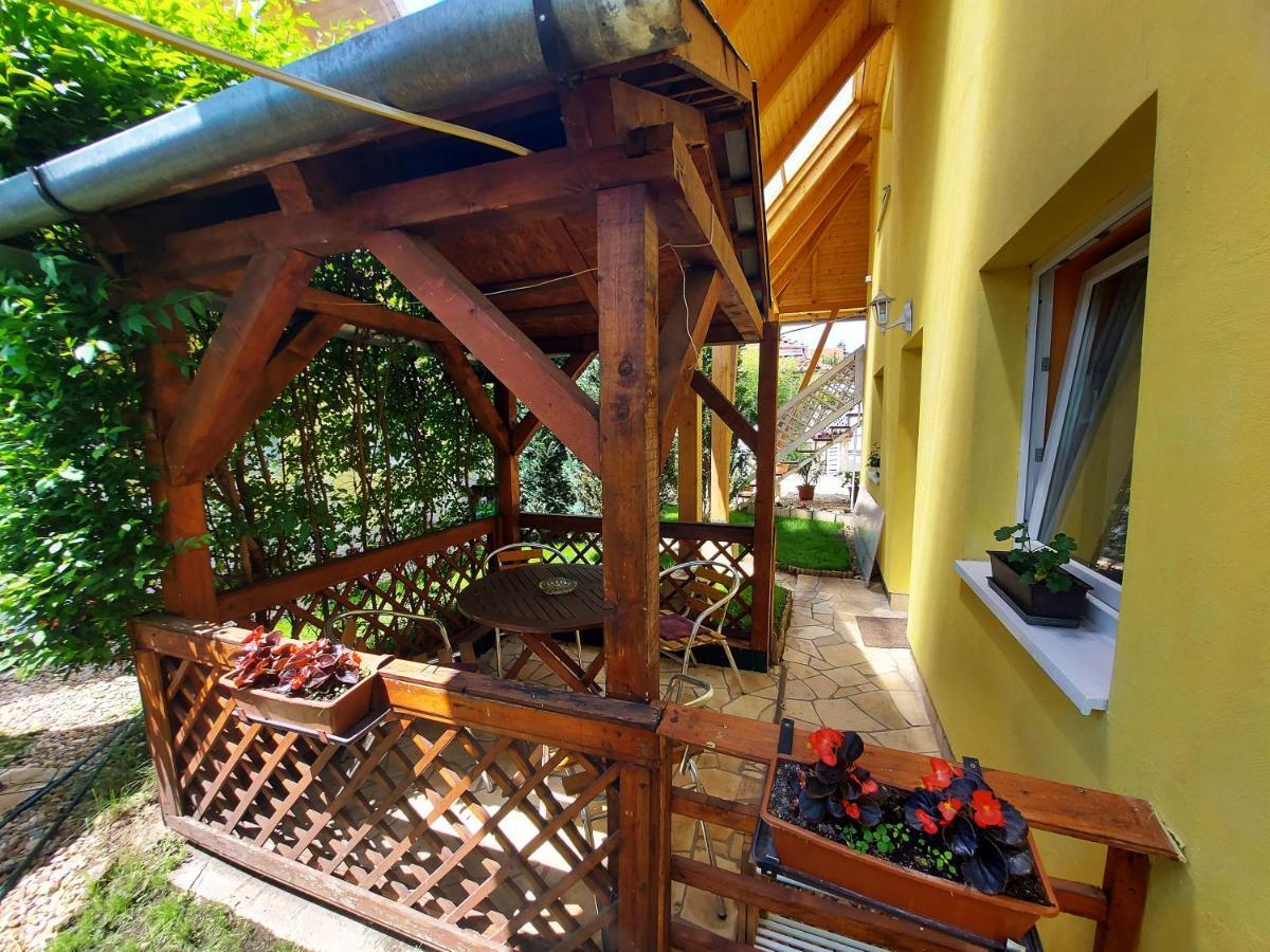 Castello Vendég és Apartmanház Eger Exterior foto
