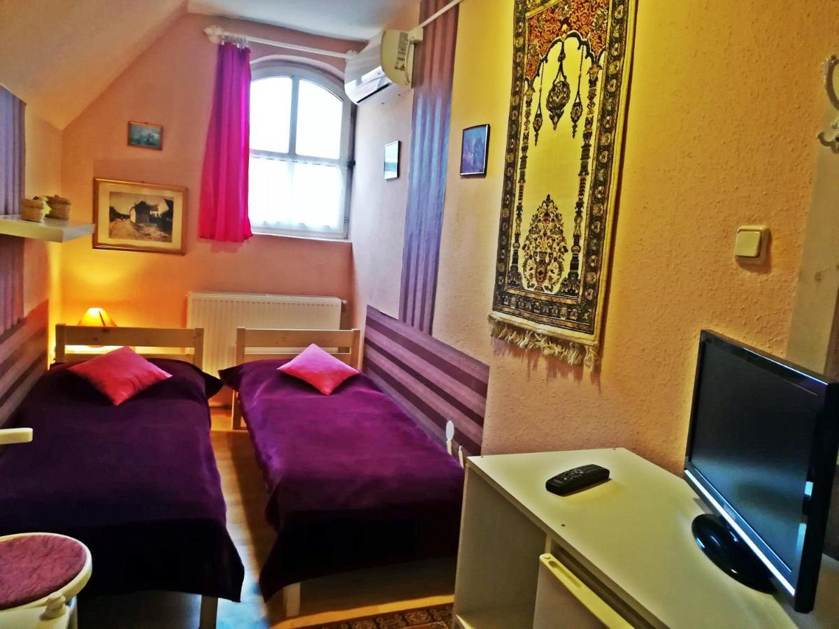 Castello Vendég és Apartmanház Eger Exterior foto