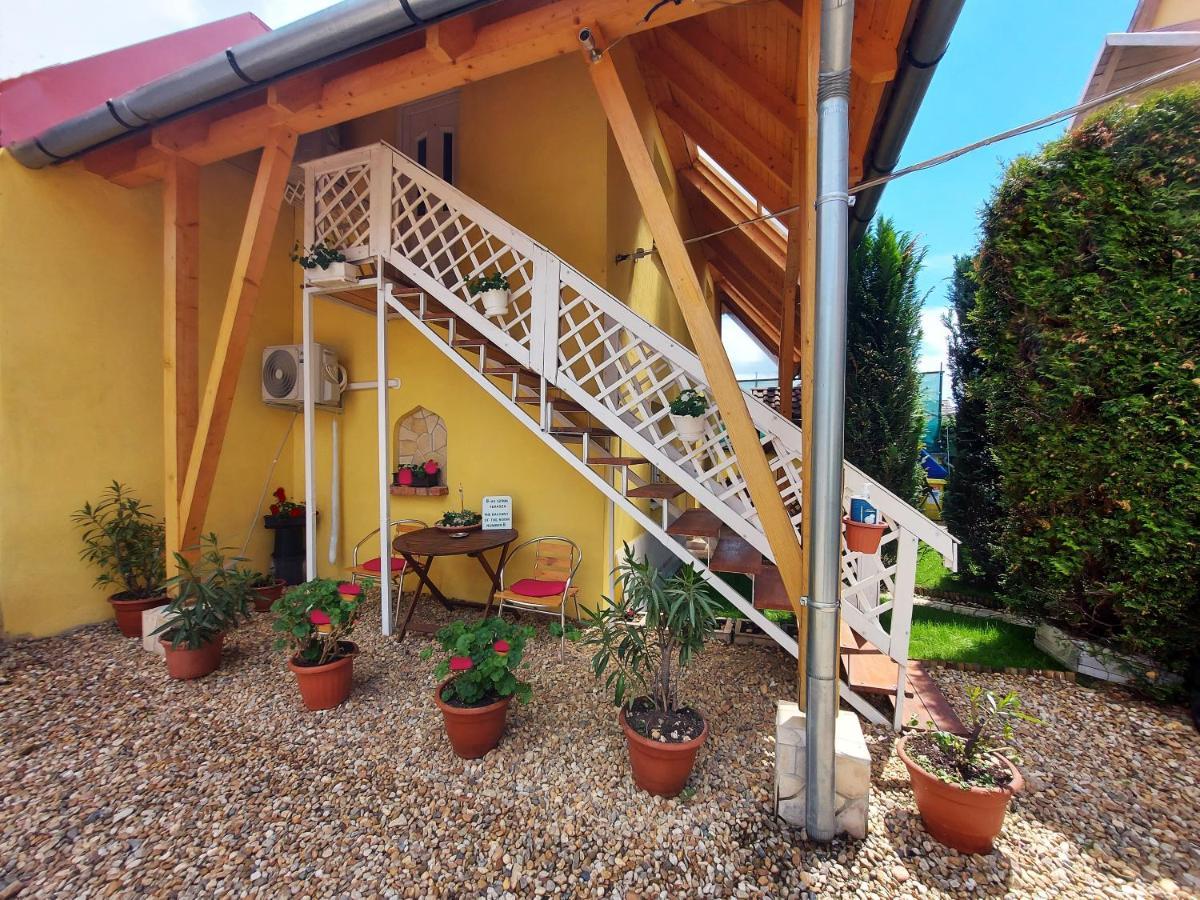 Castello Vendég és Apartmanház Eger Exterior foto