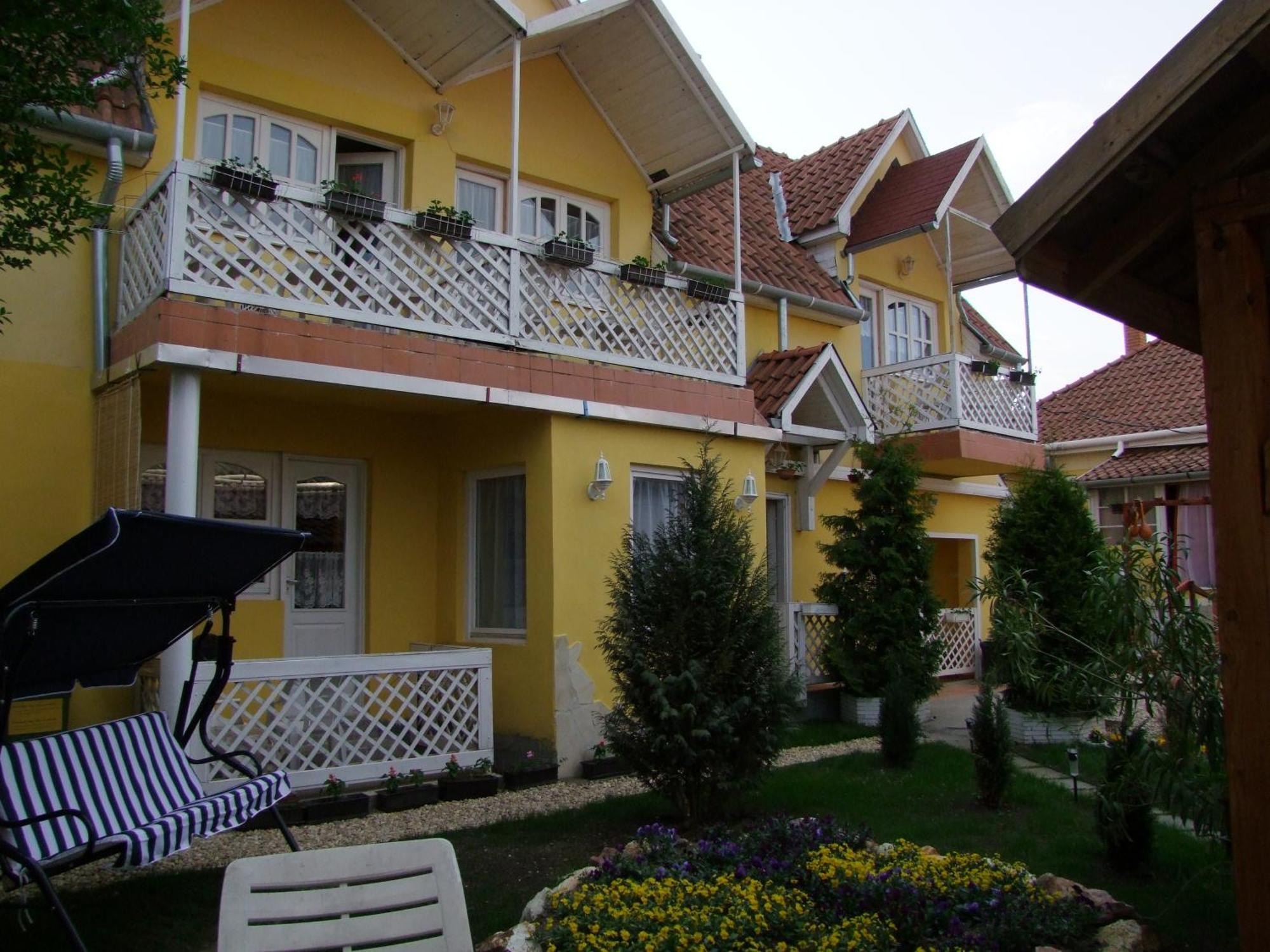 Castello Vendég és Apartmanház Eger Exterior foto
